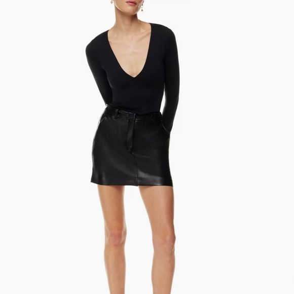 BRAND NEW BABATON (ARITZIA) CONTOUR V-NECK LONGSLEEVE - Picture 3 of 13